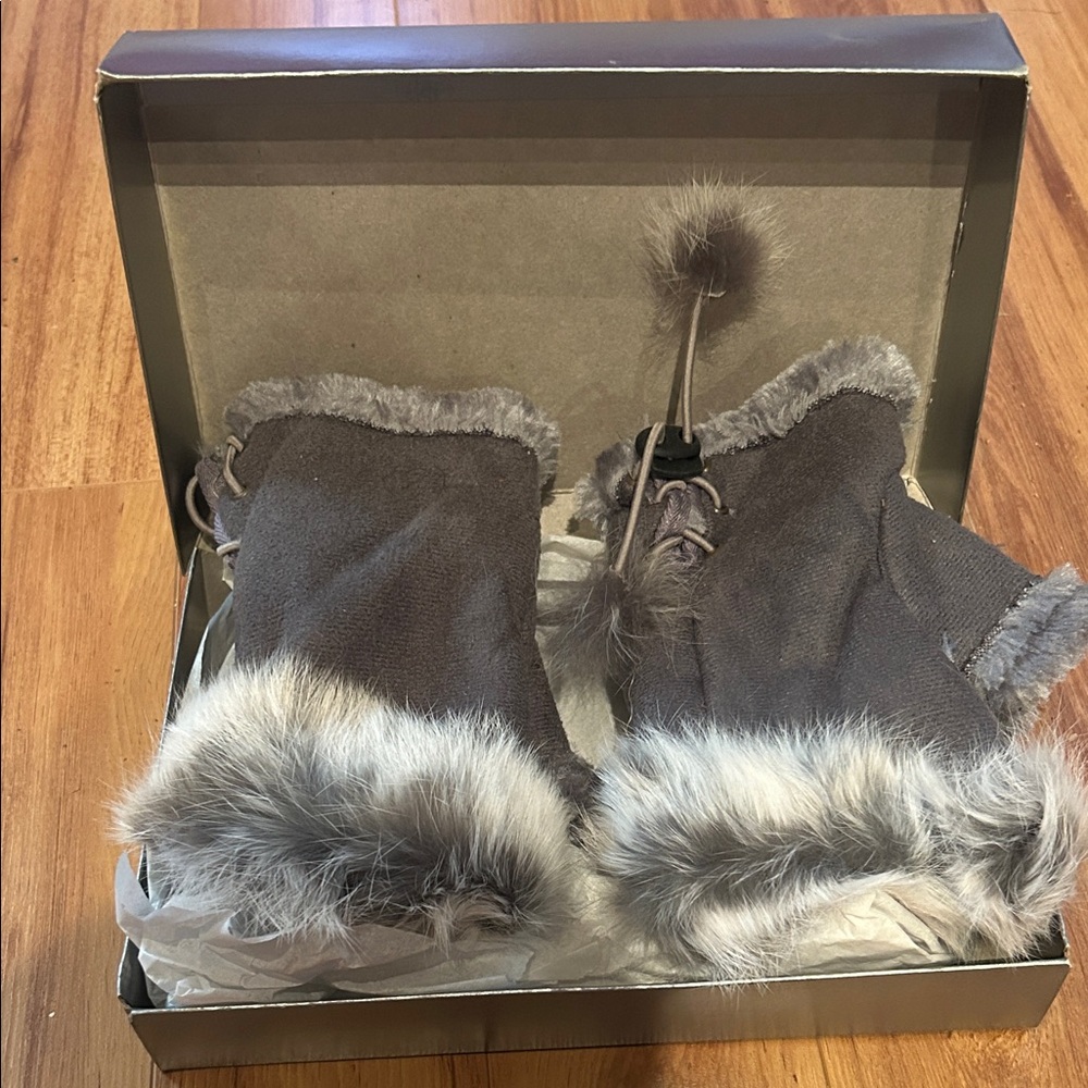 Faux Fur Trimmed Gray Mittens